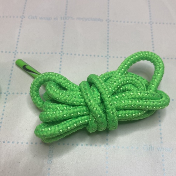 Nike Worldwide Pin with laces/ NEW !!! - Picture 6 of 7